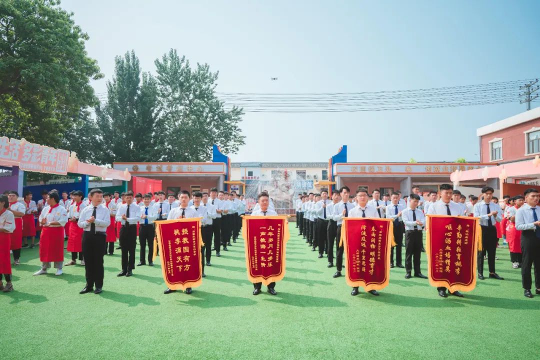 渝鄉(xiāng)辣婆婆班畢業(yè)典禮：用青春作答，與時(shí)代同行！