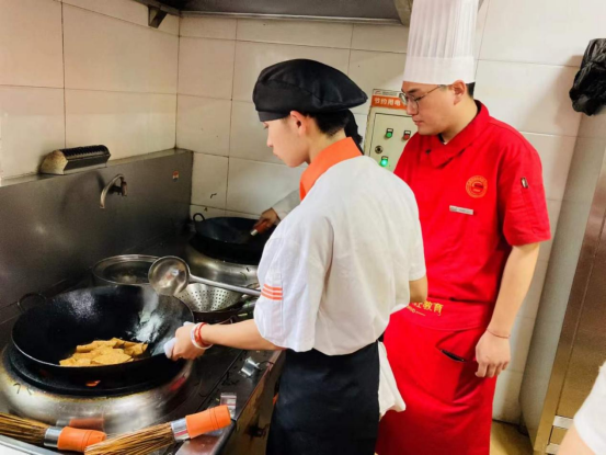 初中畢業(yè)是先打工還是先學(xué)技術(shù)？