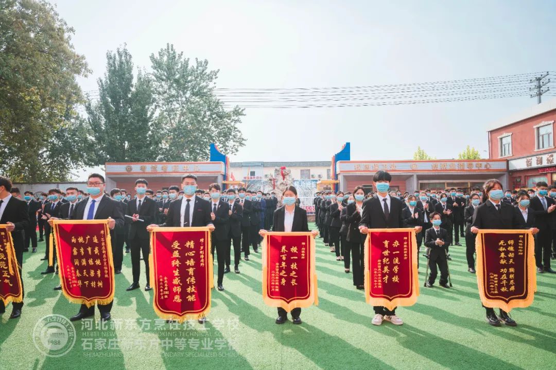 畢業(yè)典禮丨山水萬程，河北新東方期待與你們再見！