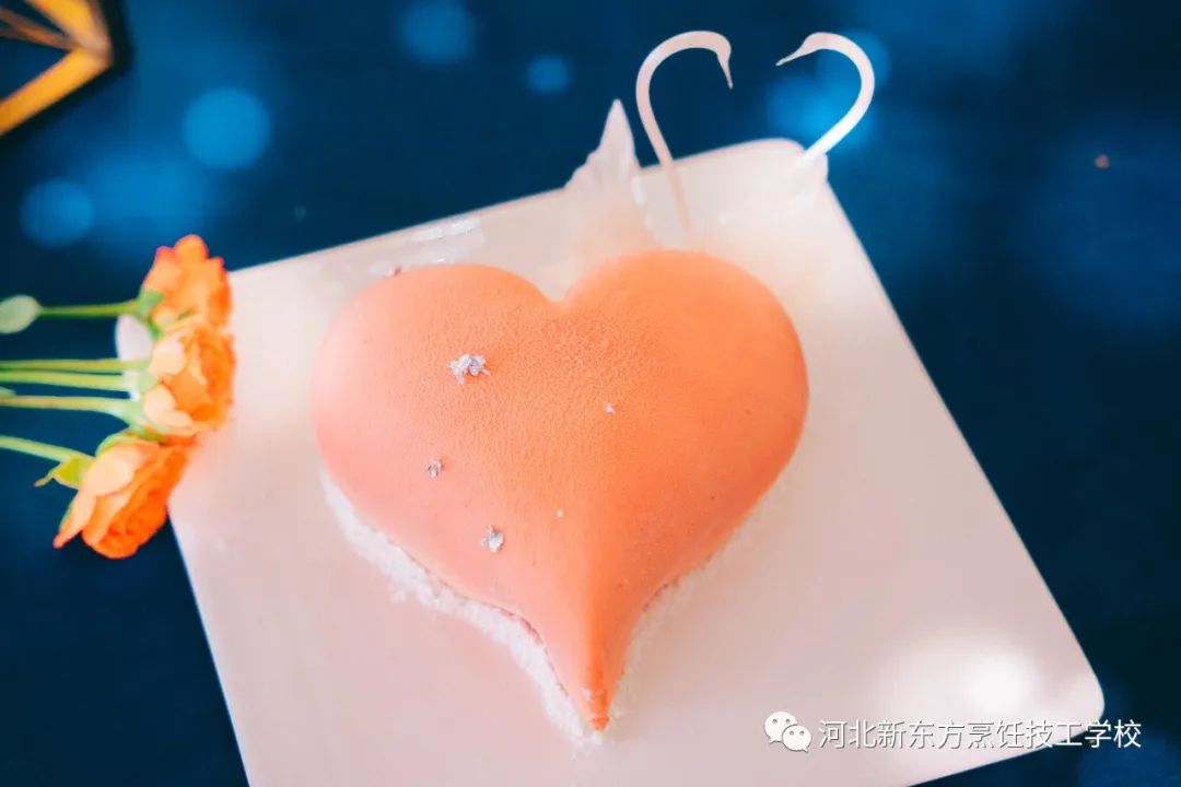 當(dāng)美食遇上“多巴胺穿搭”，適配度好滿！