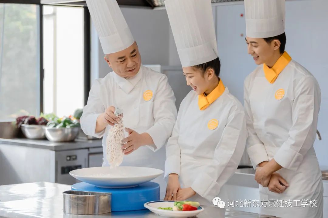 校企預(yù)定會(huì)暨產(chǎn)教融合簽約儀式 1 天，關(guān)于校企共建你還有不了解的嗎？
