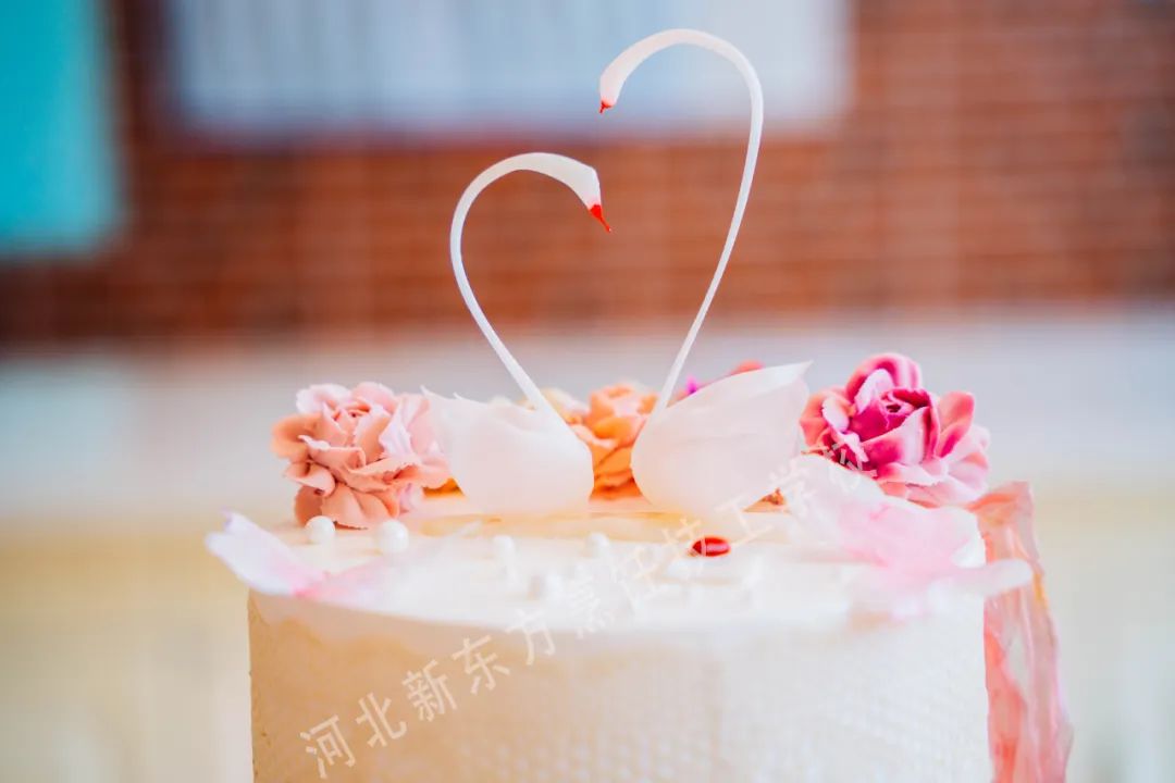 繽紛七夕，甜蜜競技——河北新東方學校西點班級主題蛋糕比賽浪漫舉行！
