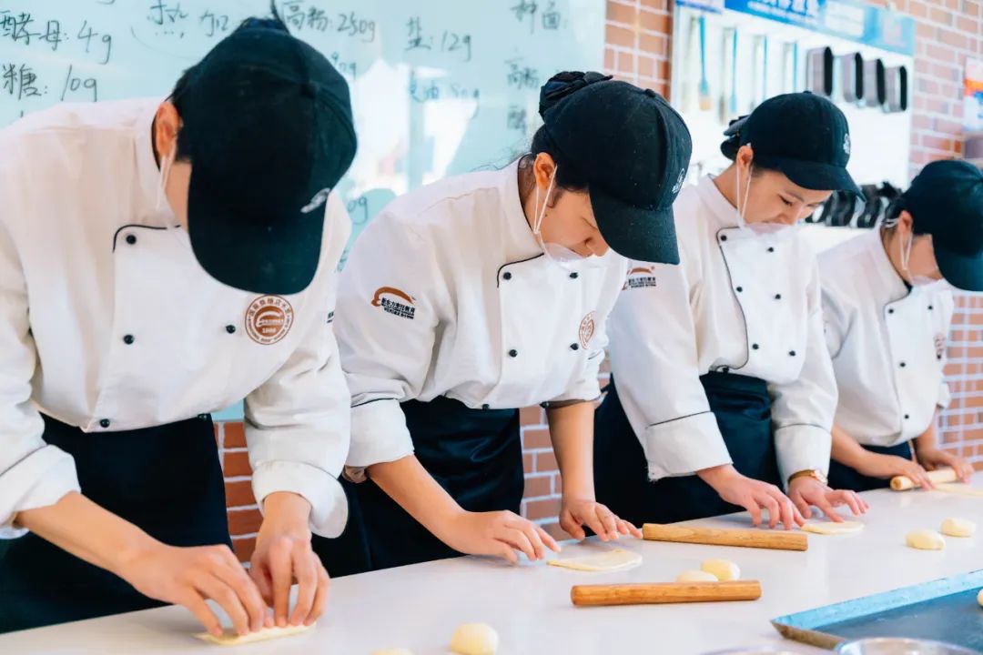 西點培訓有哪些內容，烘焙甜點培訓班學什么
