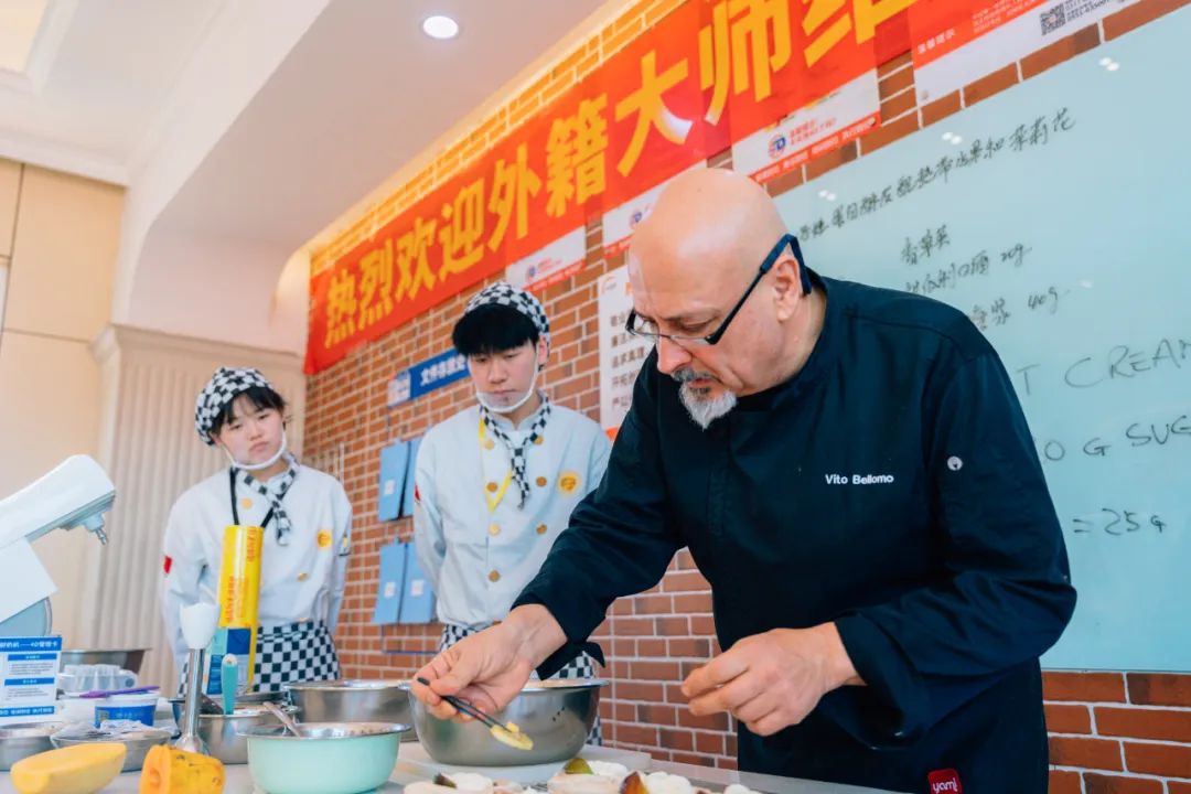 外籍大師空降河北新東方：不出國門，也能感受西式浪漫！
