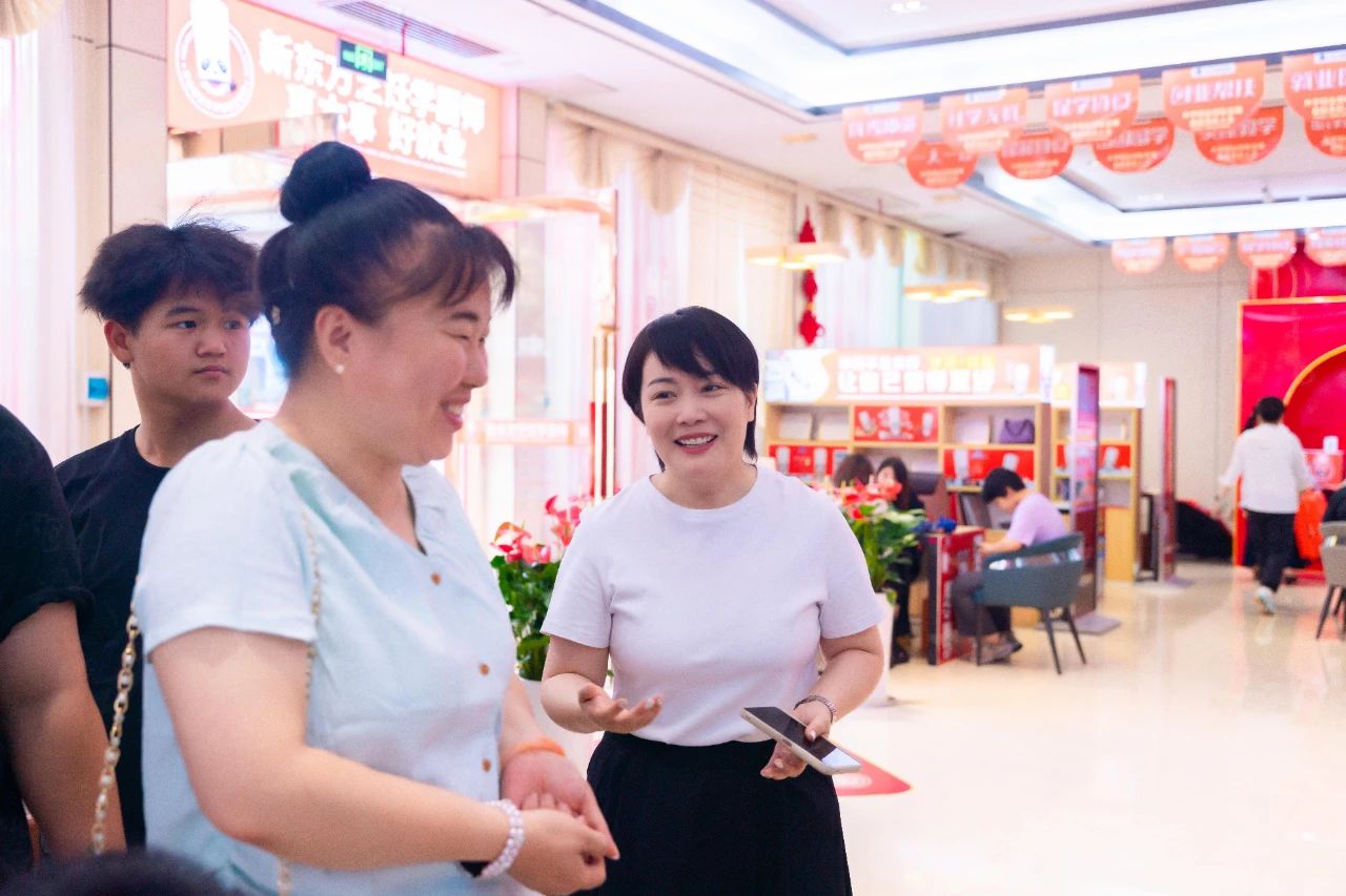 河北新東方2025年夏秋季第一批新生集中報(bào)到日火熱現(xiàn)場(chǎng)！即日起-6月30日，帶齊物品，準(zhǔn)時(shí)報(bào)到！