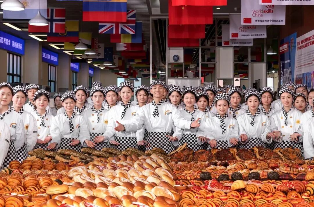 熱愛有成，樂在其中丨在河北新東方烹飪技工學校，做一名真正的“西點實力派”